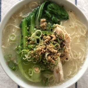 小松菜と卵のとんこつラーメン　インスタント